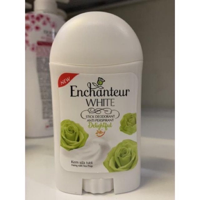 Sáp khử mùi Enchanteur chai 40g