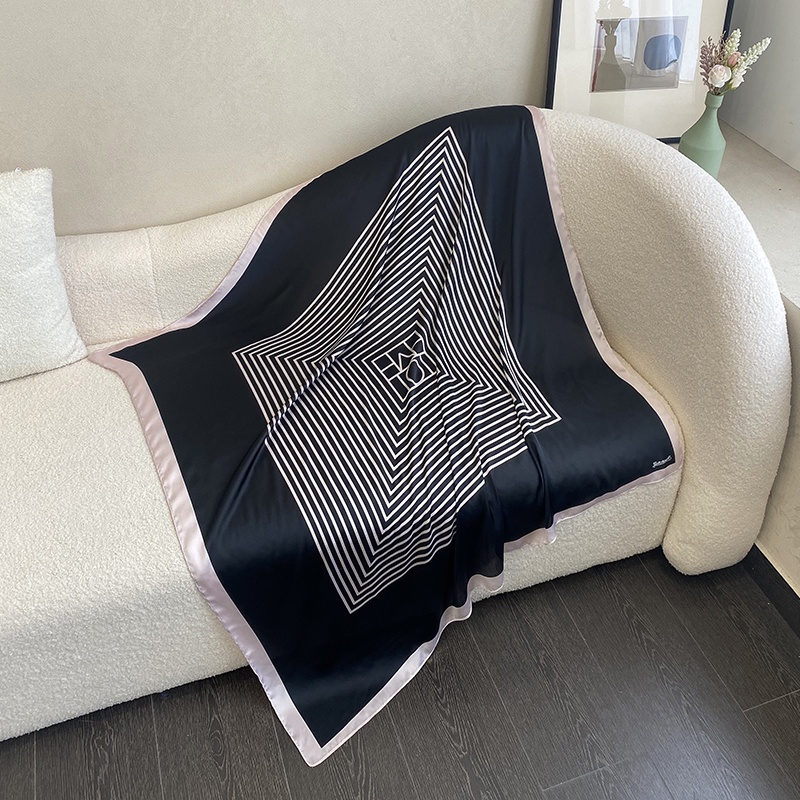 Khăn Choàng Vuông 110X110Cm In Họa Tiết Thời Trang Cho Nữ