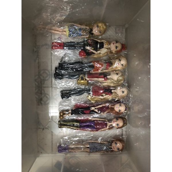 N2 - Búp bê monster high