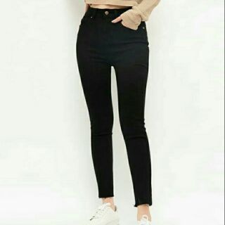 Skinny jeans line tua