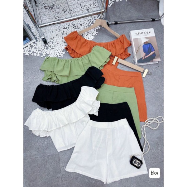 Set Đồ Nữ Ms.1167 Áo Trễ Vai Phối Bèo Dáng Crotop Lưng Chun Phối Quần Short Cạp Sau Chun Thoải Mái