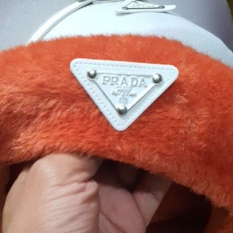 Tag Prada cao cấp gắn mũ áo túi cực sang chảnh