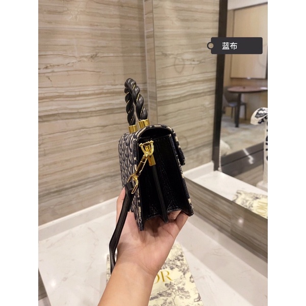 Túi Xách Diỏr quai xách neww hàng thêu sz 20 sẵn ship