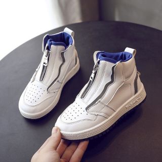 Giày dạ quang cho bé