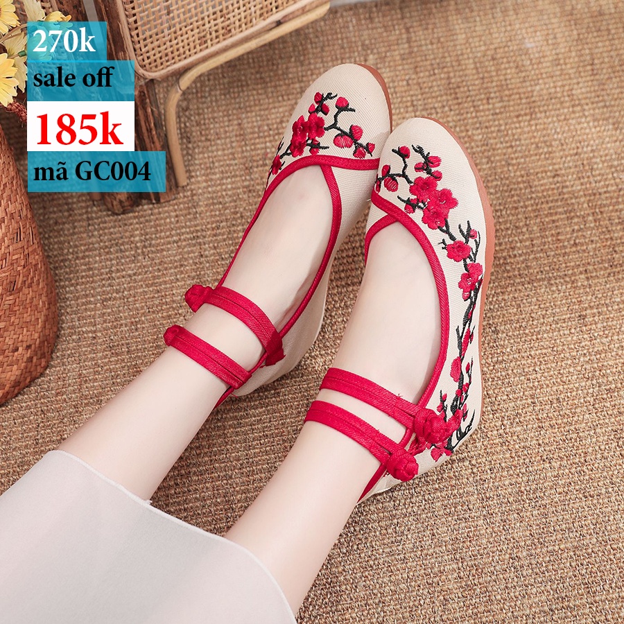 Giày thêu hoa đào 2 dây cài đế cao GC004