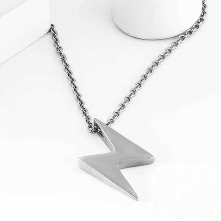 [Giao Hàng Miễn Phí] Dây Chuyền Kim Loại Mặt Tia Chớp Phong Cách Hip Hop Đường Phố 2237