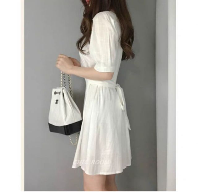 Đầm trắng xòe cổ U _