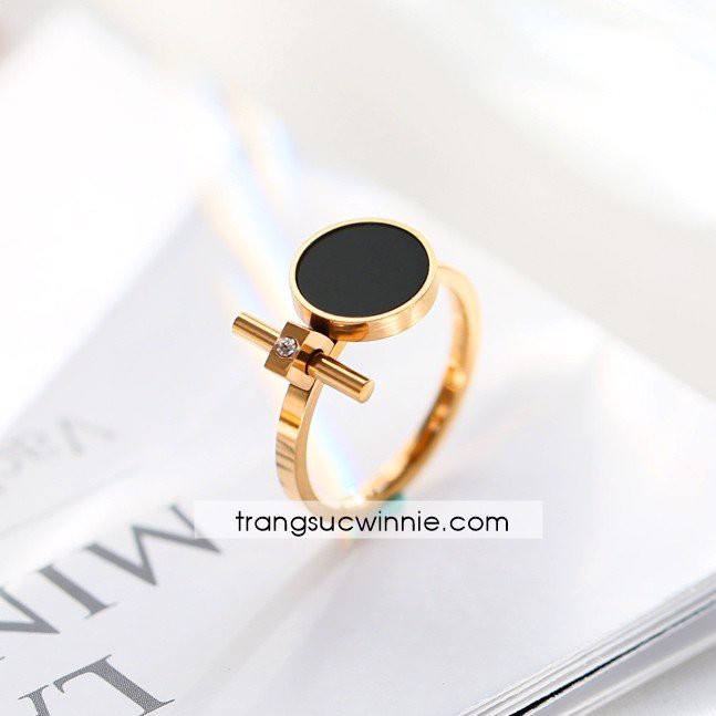 Nhẫn nữ titan black cross