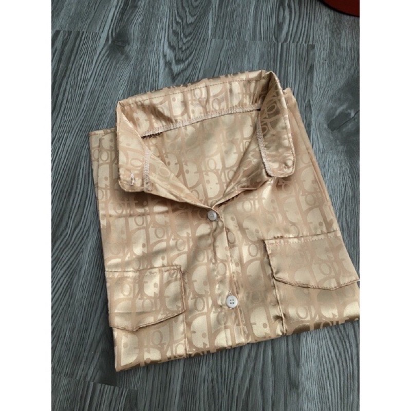 Áo sơ mi nữ kiểu phối chữ gomboutique77 chất vải phi bóng lụa gấm FreeSize dưới 51kg, Áo sơ mi cộc gấm nắp túi 2 bên
