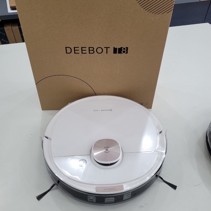 Robot hút bụi lau nhà Ecovacs Deebot T8 Max, Phiên bản nội địa, Bảo hành 24 tháng, Lau rung Ozmo, Dung lượng pin 5200mAh