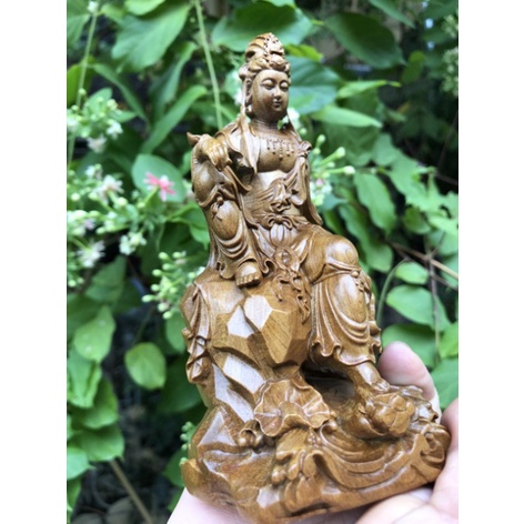 Tượng gỗ Phật bà Quan âm bằng gỗ thơm