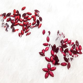 Hạt đá acrylic 3d hình thoi lá đỏ đính kết áo trang phục siêu đẹp