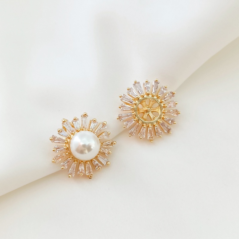 Mặt Dây Chuyền Rỗng Hình Vuông Đính Đá Zircon Hình Hoa Cúc/Lá Hướng Dương Bằng Đồng 14K Màu Sắc Thủ Công