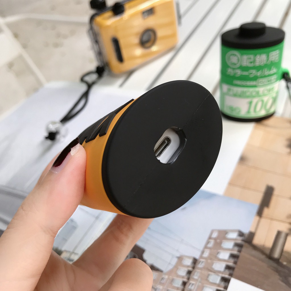 Vỏ bảo vệ hộp sạc tai nghe airpods 1 2 pro không dây bằng silicon mềm hình cuộn film Kodak với móc khóa carabiner