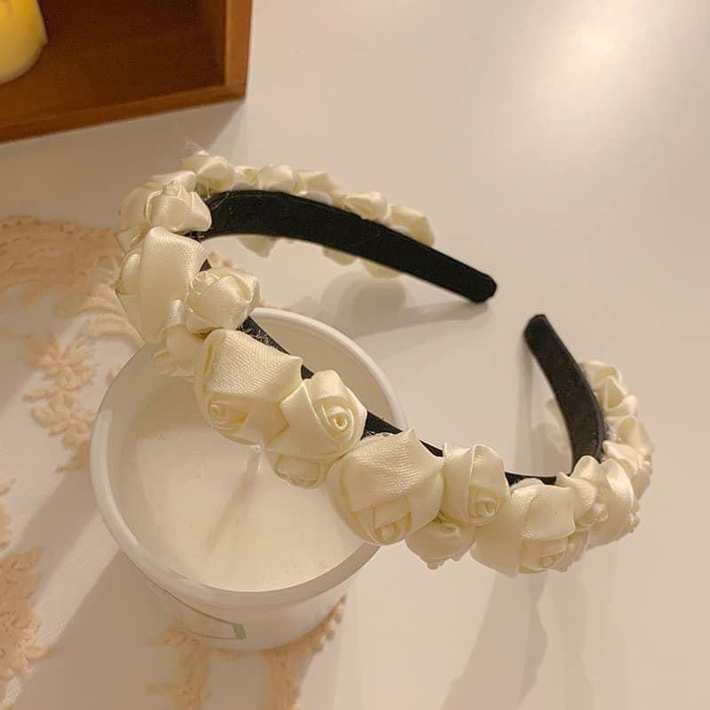 Cài tóc hoa hồng nàng ther