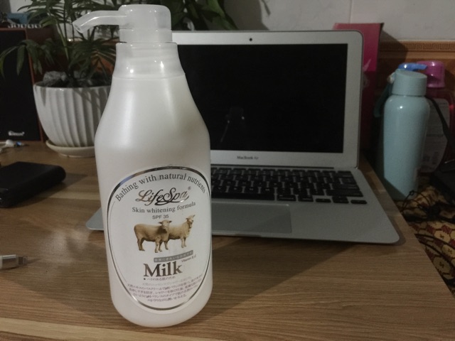 Sữa tắm trắng da xách tay 500ml