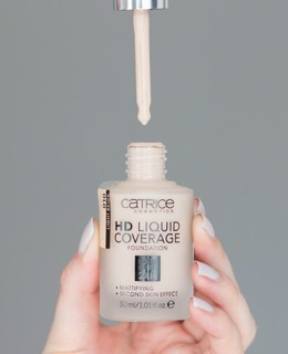 Kem nền Catrice HD 24H Liquid Coverage Foundation của Đức