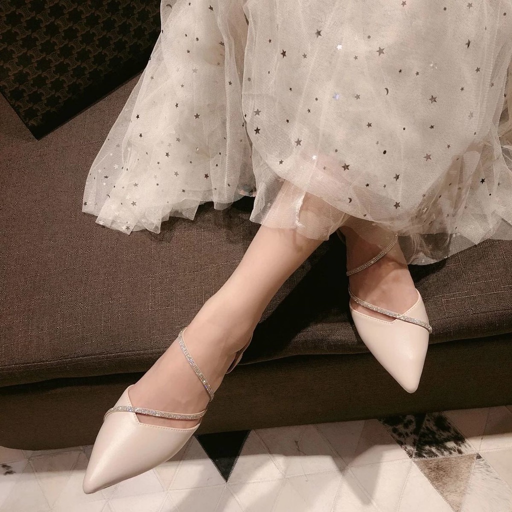 Xăng đan cao gót mũi nhọn đính đá thời trang mùa xuân 2022