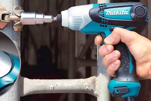 TD0101F Máy bắt vít 200w Makita