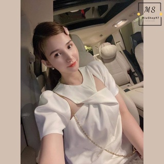Áo phom suông xoắn cổ cut out