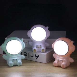 Đèn ngủ LED thay đổi màu sắc hình phi hành gia sáng tạo