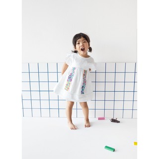 Váy thêu hoa đục lỗ