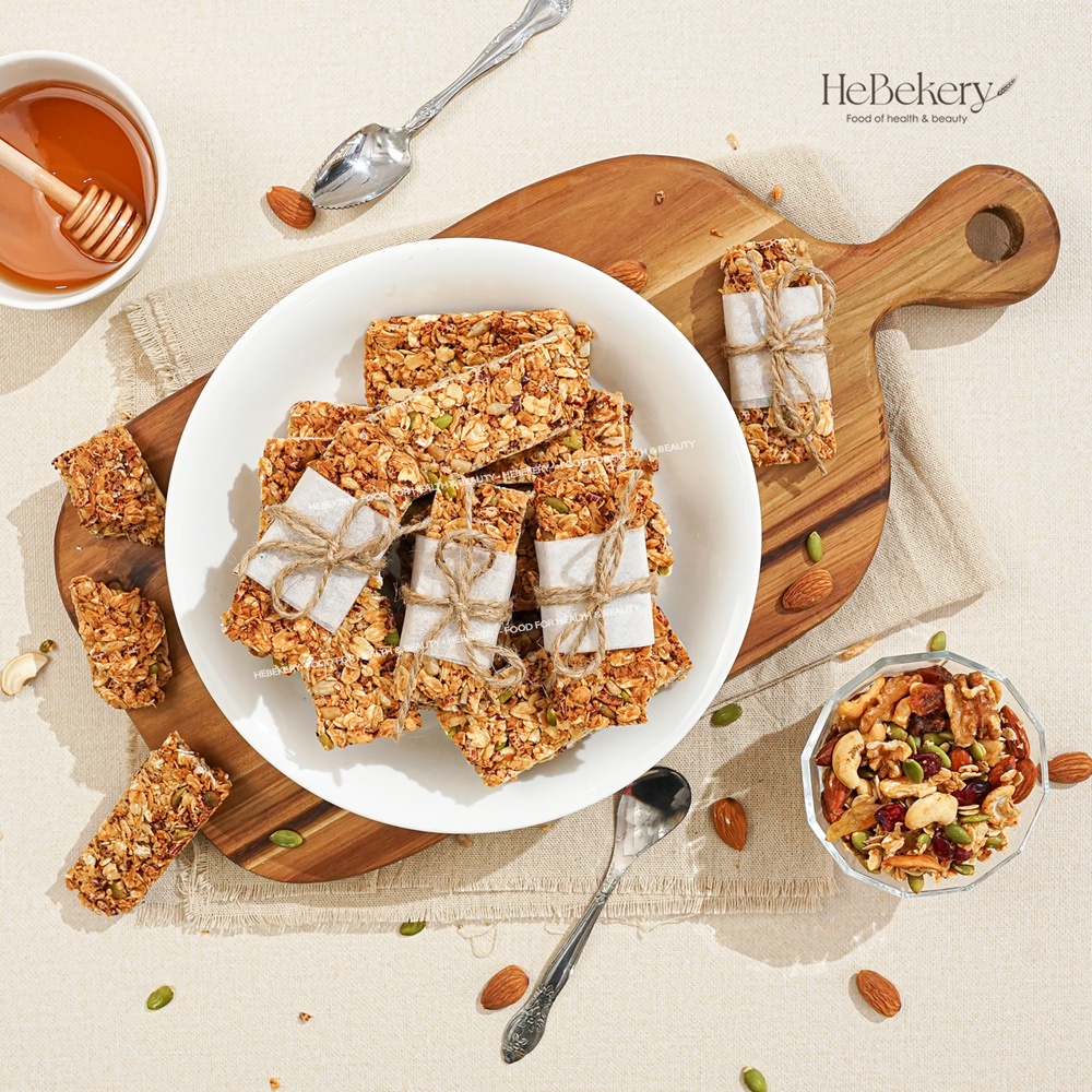 Thanh Ngũ Cốc Crunchy Granola Bar Không Đường by HeBe