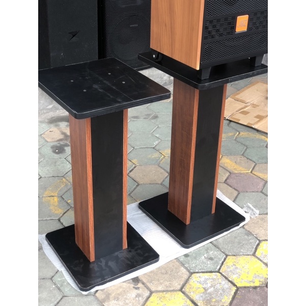 Chân loa đứng màu vân gỗ