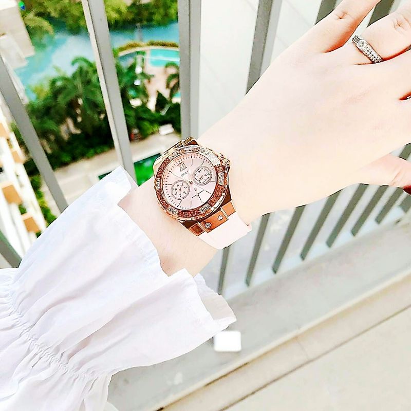 Đồng hồ nữ Guess xịn sò dây silicon bền đẹp