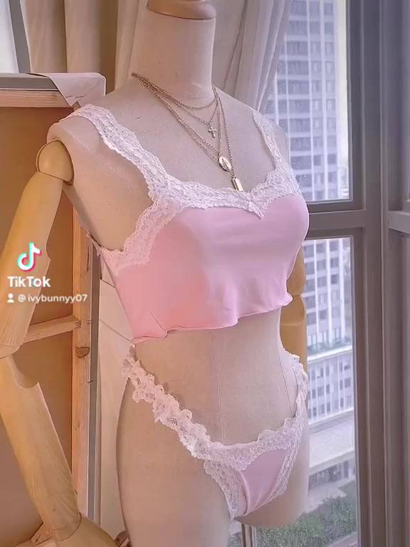 Set áo croptop và quần lọt khe B005 | BigBuy360 - bigbuy360.vn