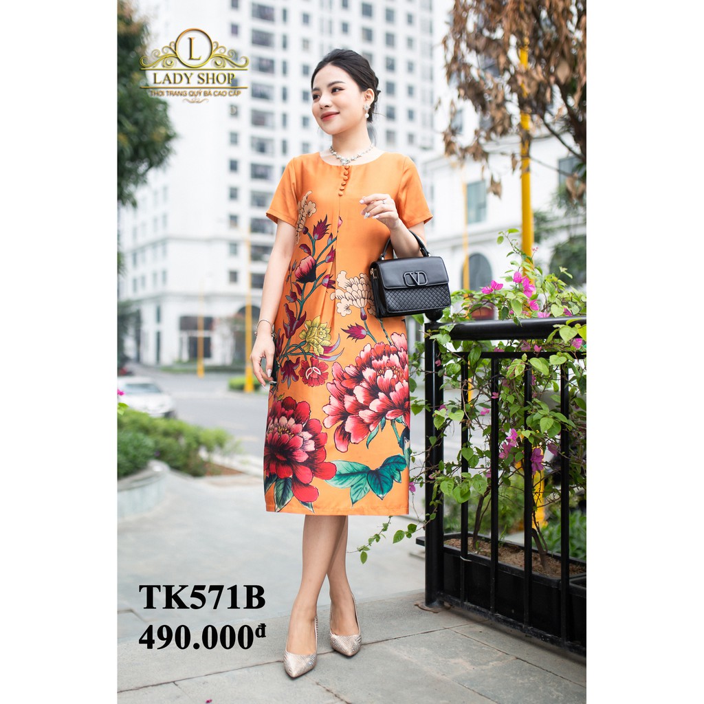 Đầm trung niên thời trang quý bà cao cấp Ladyshop - Đầm suông lụa hoa cúc đính cúc ngực TK571