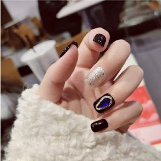 Bộ 24 móng tay giả kèm keo