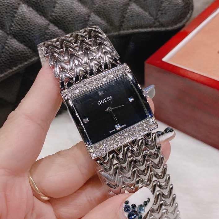 (Thẻ bảo hành 12 tháng) Đồng hồ nữ Guess dây thép không gỉ, viền đính đá, mặt trơn, thẻ bảo hành 12 tháng - Dongho.guess | BigBuy360 - bigbuy360.vn