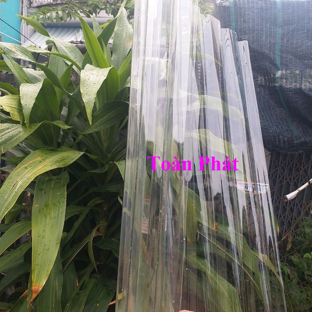 ( Rộng 1.07m x dài 2m x dày 6zem )Tôn nhựa màu trong lấy ánh sáng poly dẻo