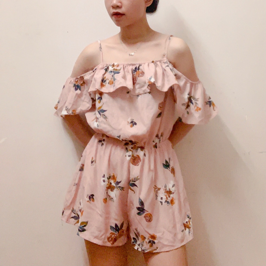 Pass Jumpsuit hoa ngắn trễ vai chất đẹp V32