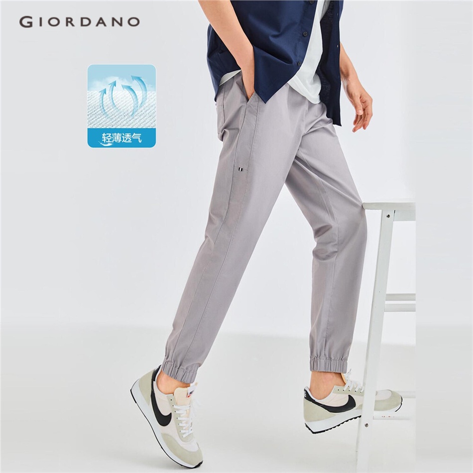 Quần jogger Giordano 01112061 lưng thun co giãn đường may phía trước dành cho nam