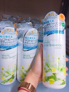 Sữa tắm trắng da Manis