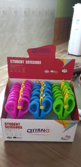 Kéo thủ công học sinh