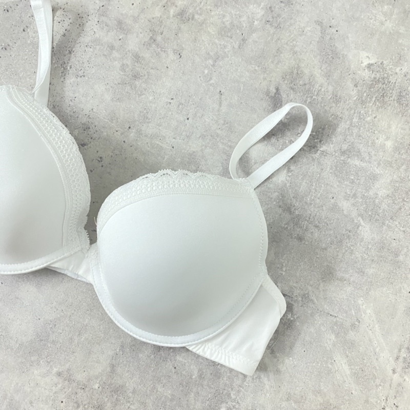 Áo ngực nữ cúp 3/4 màu trắng có gọng mút mỏng xả lỗ cho nàng ngực to
