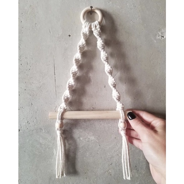 Dây treo khăn giấy macrame.