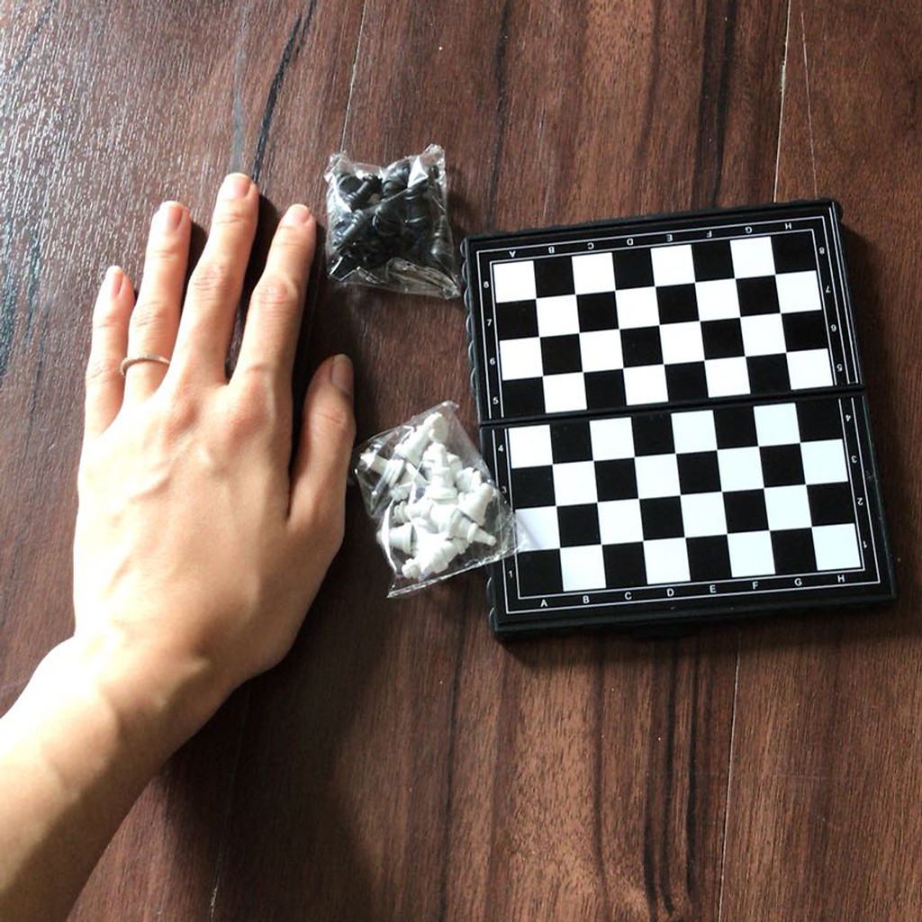 Bộ cờ vua bỏ túi đen trắng (15cm x 15cm)