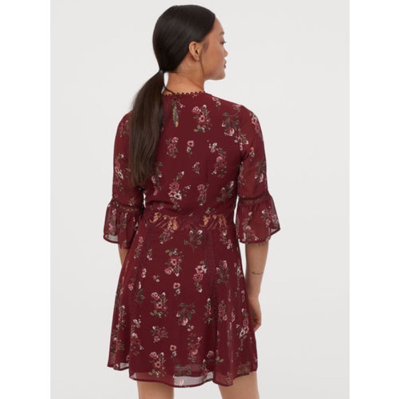 CÓ SẴN Váy hoa tay chuông pha ren HM