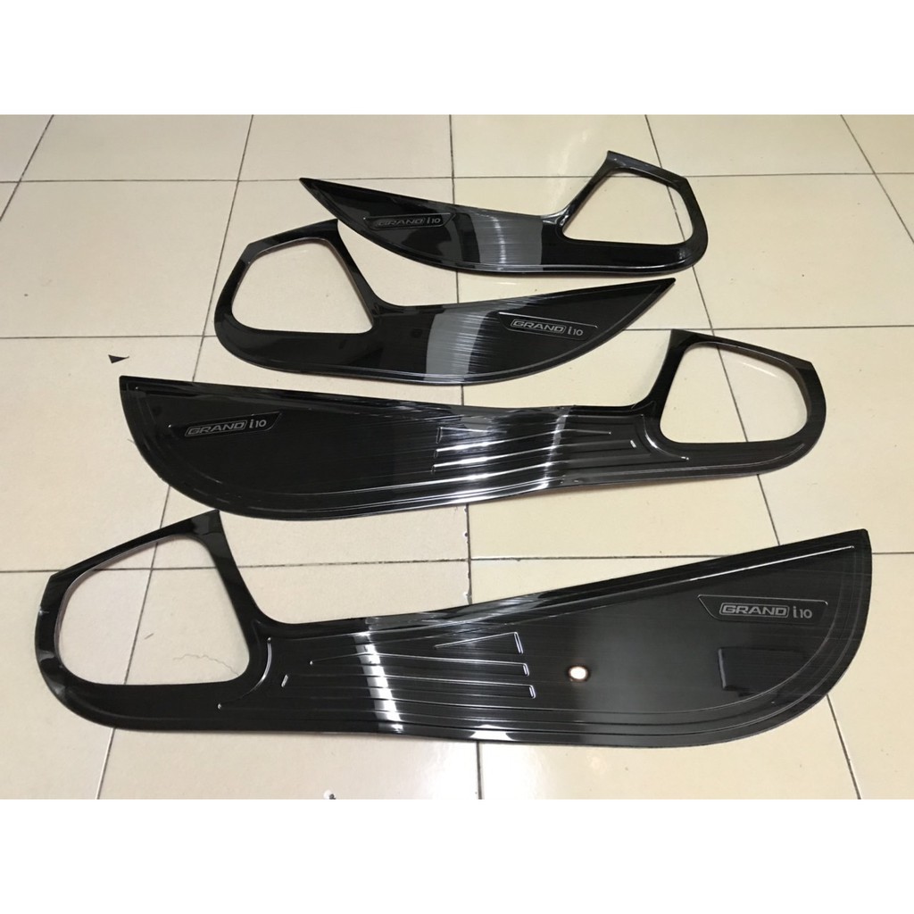 Ốp Tapli Cánh Cửa Xe Hyundai Grand i10, Hàng TiTan Cao Cấp