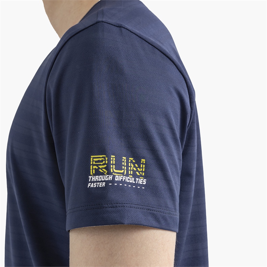 Áo Thun Nam Ngắn Tay ARISTINO ATS033S2 Áo Phông T-Shirt suông nhẹ màu xanh tím than kẻ chìm vải polyester cao cấp