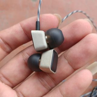 Tai nghe Harman Kardon AE cũ thiên bass có mic tăng giảm âm