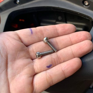 Ốc titanium GR5 phôi trắng 4 ly 2 phân đầu trụ