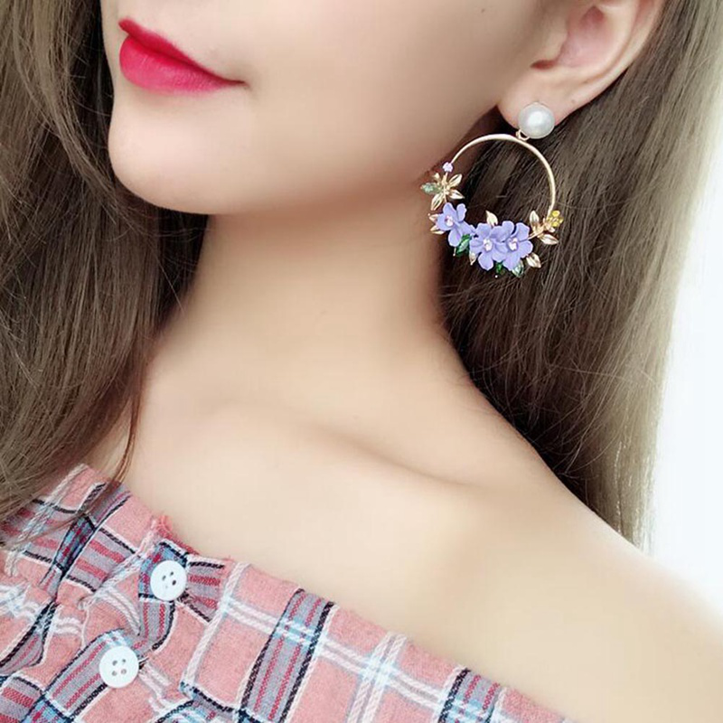 Khuyên Tai Tròn Đính Hoa Xinh Xắn Cho Nữ