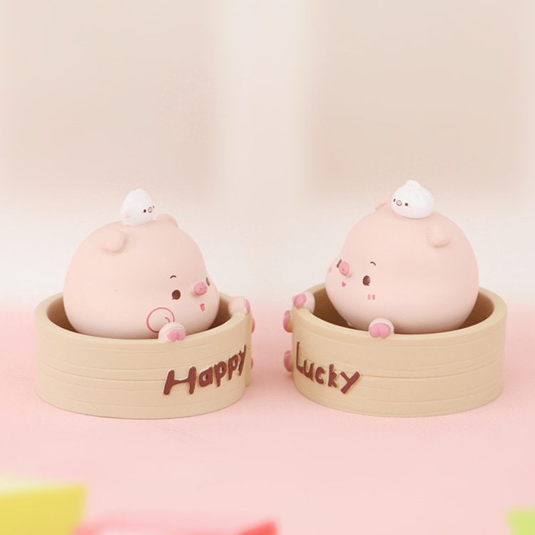 Mô hình heo hồng lắc đầu gật gù trong hũ Happy và Lucky biểu cảm dễ thương trang trí taplo ô tô, bàn làm việc, quà tặng