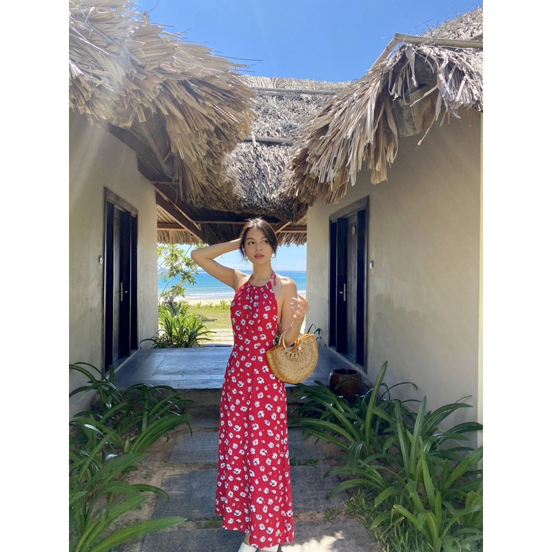 Đầm maxi cổ yếm hở lưng-lili | BigBuy360 - bigbuy360.vn