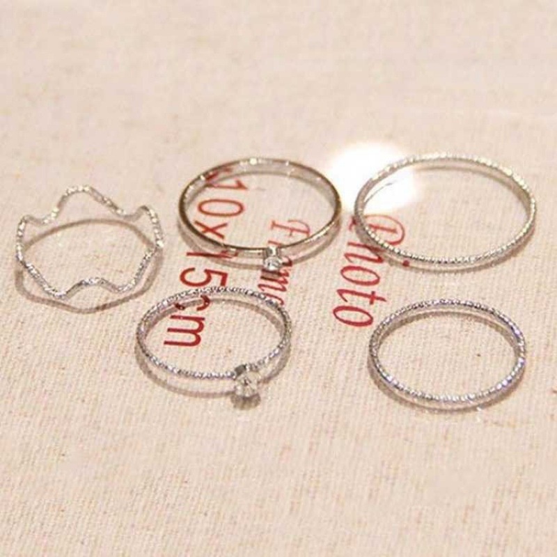 Bộ Nhẫn Kết Hợp Năm Mảnh Kết Cấu Kim Loại Đơn Giản Cá Tính